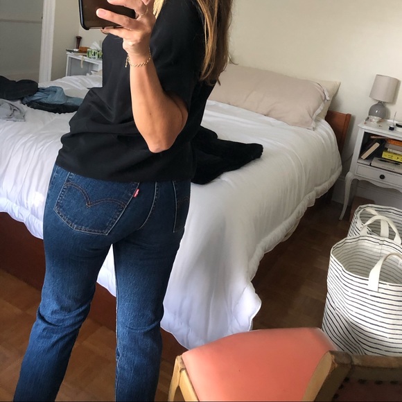 Classic levi’s denim. High rise. Straight leg. - Picture 6 of 6